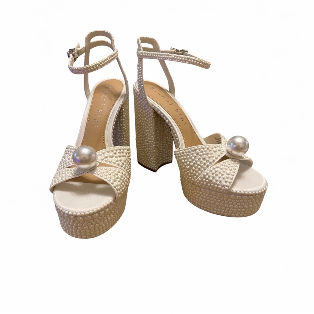 Gianni Bini Pearl Platform Heels Size 9.5 Bridal Wedding White Statement heels